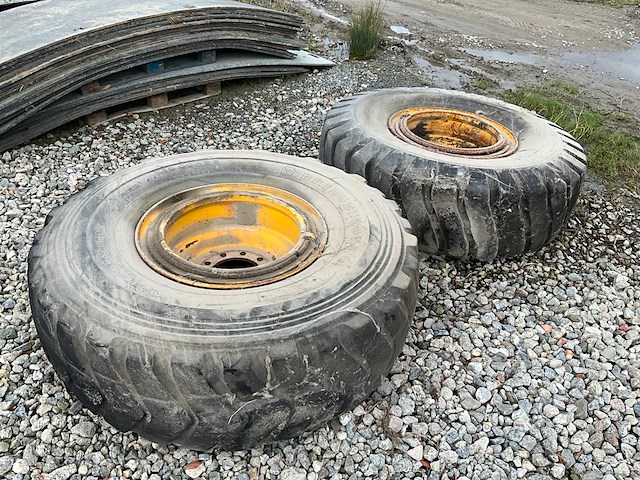 Set banden met velg - afbeelding 1 van  9