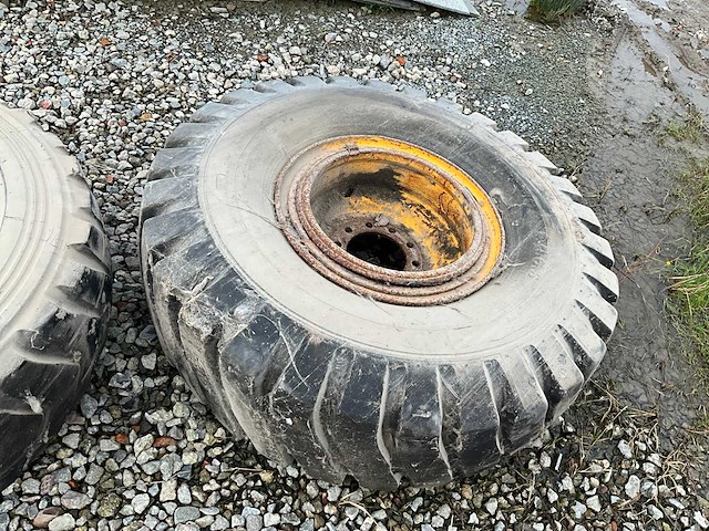 Set banden met velg - afbeelding 3 van  9