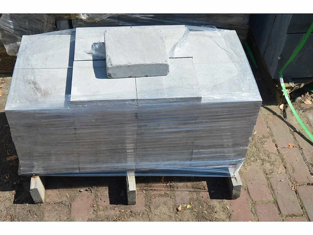 Set belgische hardsteen tegel 20x20x3cm - afbeelding 1 van  3