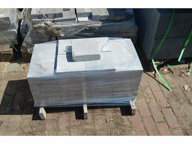 Set belgische hardsteen tegel 20x20x3cm - afbeelding 2 van  3