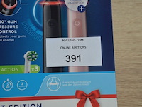 Set elektrische tandenborstels braun oral b pro 3 3900n gift edition black and pink met extra opzetborstel (b435) - afbeelding 2 van  5