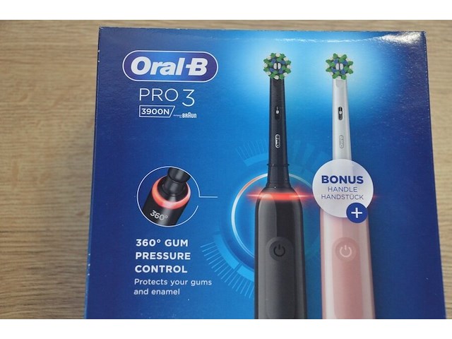 Set elektrische tandenborstels braun oral b pro 3 3900n gift edition black and pink met extra opzetborstel (b435) - afbeelding 2 van  4
