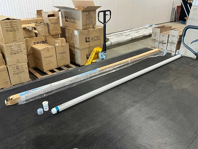Set nieuwe led buizen 120 cm 20w (90x) - afbeelding 1 van  6