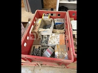 Set schroeven spijkers, ventilatieroosters, hoekafwerking van keukenplint van de bodem - afbeelding 1 van  5