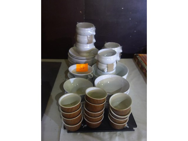 Set soepkommen, dessertborden, dessertkommetjes en grote kom - afbeelding 1 van  2