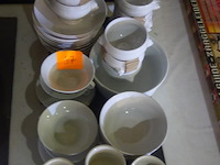 Set soepkommen, dessertborden, dessertkommetjes en grote kom - afbeelding 2 van  2