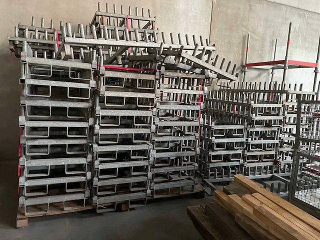 Set stalen rekken voor steigerframes - afbeelding 1 van  3
