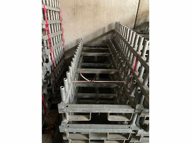Set stalen rekken voor steigerframes - afbeelding 2 van  3