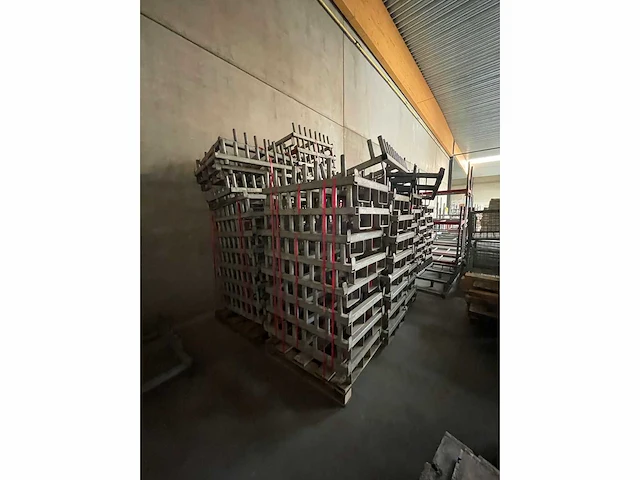 Set stalen rekken voor steigerframes - afbeelding 3 van  3