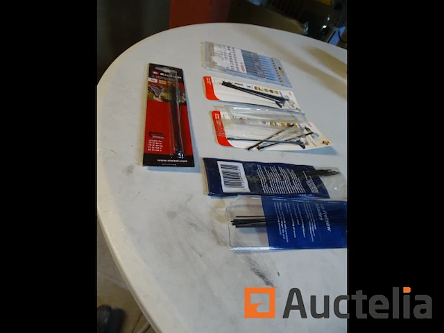 Set van 10 metalen basismessen bosch t18a, t18b, t18g, diversen - afbeelding 2 van  10