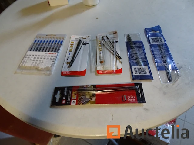 Set van 10 metalen basismessen bosch t18a, t18b, t18g, diversen - afbeelding 1 van  10