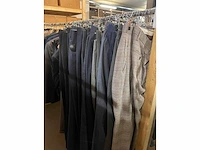 Set van 110 heren geklede broeken en jassen van diverse merken nieuwe items - diverse maten - afbeelding 1 van  6