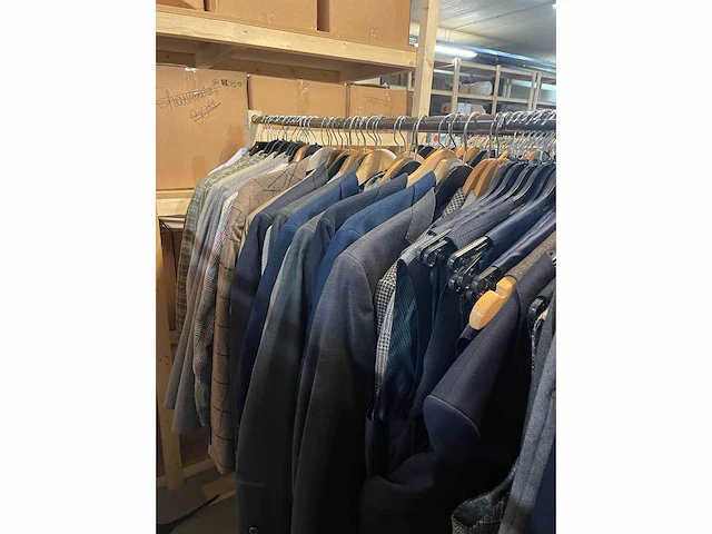 Set van 110 heren geklede broeken en jassen van diverse merken nieuwe items - diverse maten - afbeelding 2 van  6