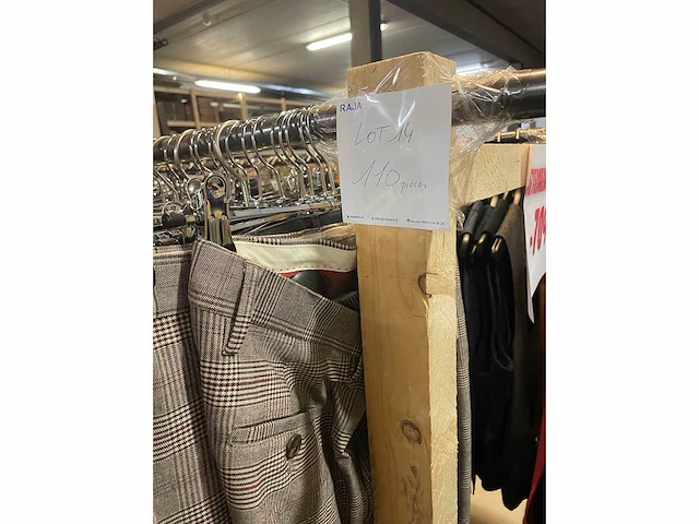 Set van 110 heren geklede broeken en jassen van diverse merken nieuwe items - diverse maten - afbeelding 3 van  6