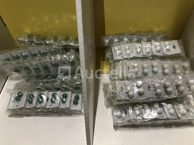 Set van 192 paar oorbellen - afbeelding 4 van  4