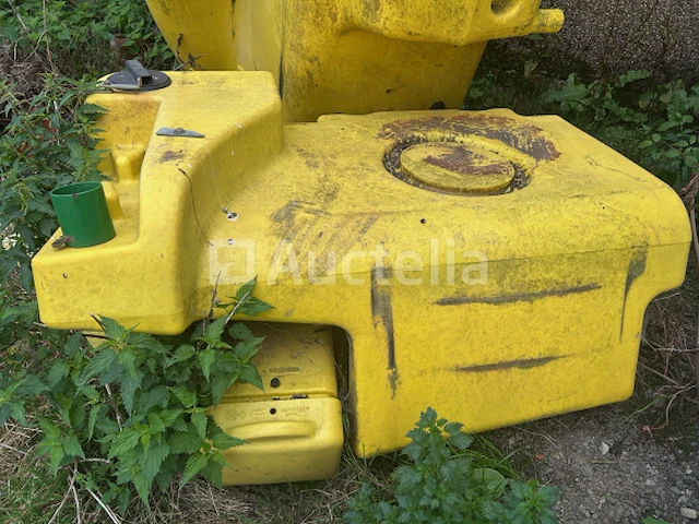 Set van 2 john deere 832 spuittanks (niet gebarsten) - afbeelding 1 van  5