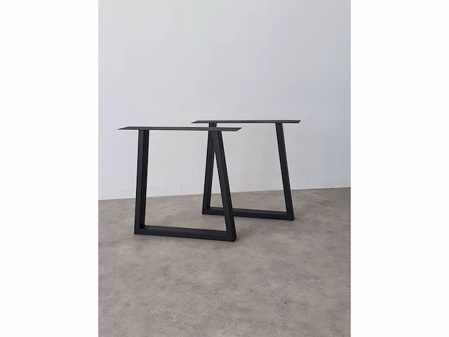 Set van 2 metalen design tafelpoten, trapeziumvorm neg - afbeelding 1 van  2