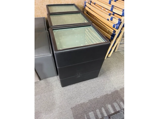 Set van 2: nachtkast zonder lades met glas. - afbeelding 1 van  1