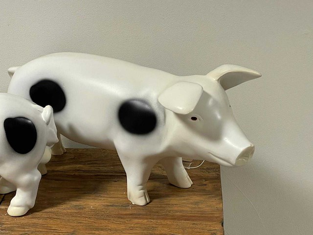 Set van 2 varkens staand h27cm & h23cm wit/zwart - afbeelding 3 van  3
