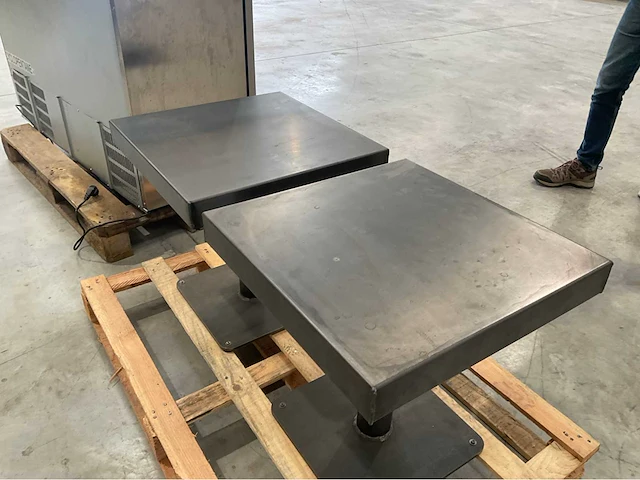 Set van 2 vierkante stalen salontafels – industriële stijl - afbeelding 3 van  4