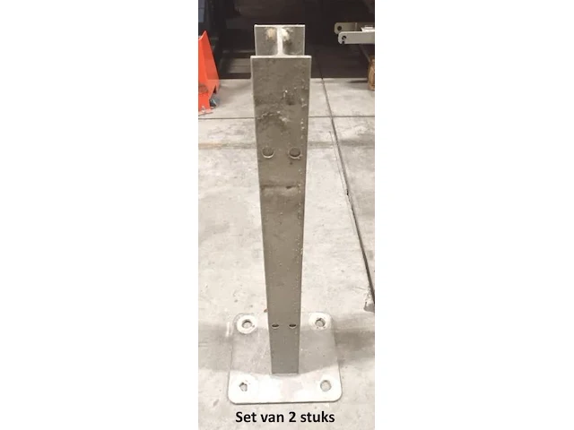 Set van 2x vangrail grondpaal ipe - afbeelding 1 van  1