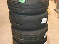 Set van 4 autobanden met velgen - afbeelding 1 van  5