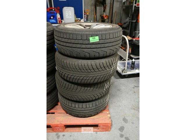 Set van 4 autobanden met velgen - afbeelding 1 van  5