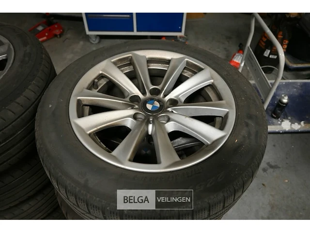 Set van 4 autobanden met velgen - afbeelding 2 van  5