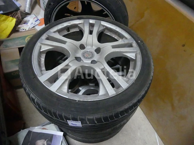Set van 4 banden op 4-gaats aluminium velgen semperit 225/40 r18 - afbeelding 1 van  4