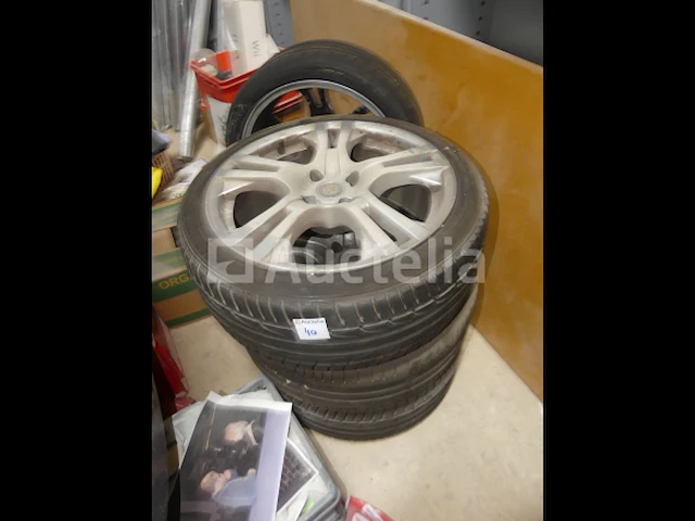 Set van 4 banden op 4-gaats aluminium velgen semperit 225/40 r18 - afbeelding 2 van  4