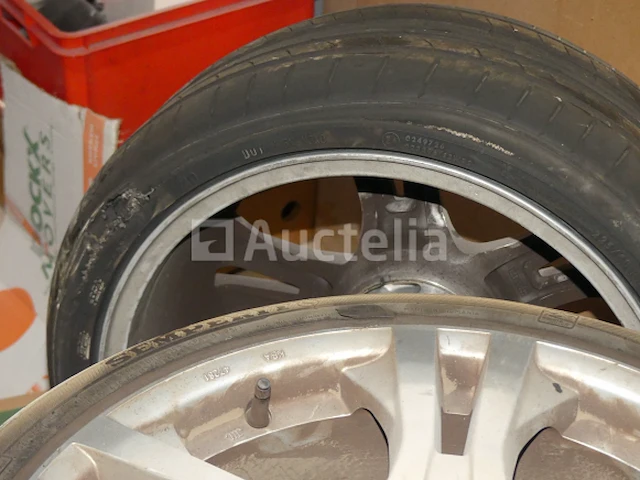 Set van 4 banden op 4-gaats aluminium velgen semperit 225/40 r18 - afbeelding 3 van  4
