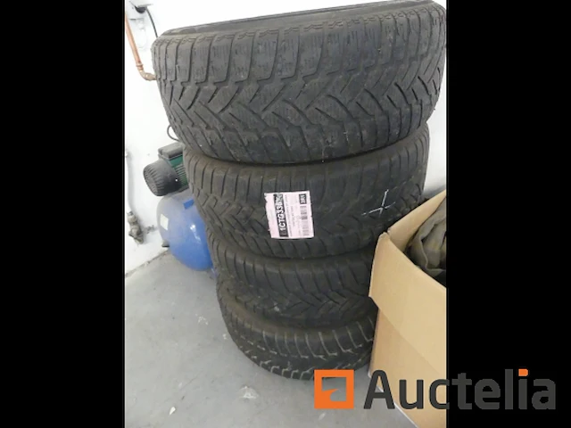 Set van 4 banden op aluminium velgen - afbeelding 6 van  7