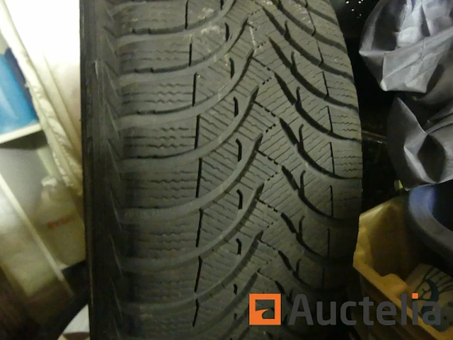 Set van 4 banden winter op aluminium velgen - afbeelding 2 van  11