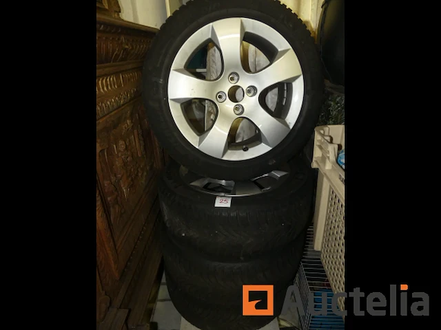 Set van 4 banden winter op aluminium velgen - afbeelding 1 van  11