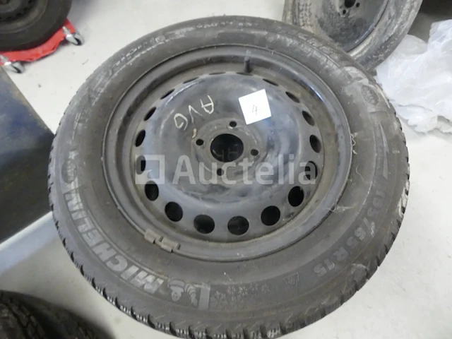 Set van 4 winterbanden op velgen - afbeelding 3 van  4