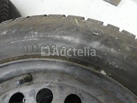 Set van 4 winterbanden op velgen - afbeelding 1 van  5