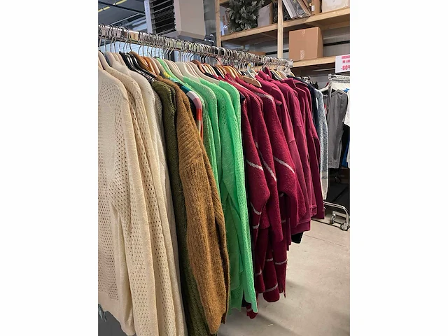 Set van 65 dameskleding (sweaters) merk sandwich_ nieuwe artikelen - diverse maten - afbeelding 1 van  4