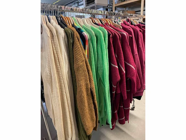 Set van 65 dameskleding (sweaters) merk sandwich_ nieuwe artikelen - diverse maten - afbeelding 2 van  4