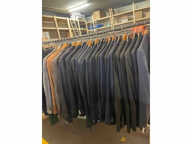 Set van 67 heren blazers, pakken en broeken van diverse merken, waaronder roy robson nieuwe items - diverse maten - afbeelding 2 van  5