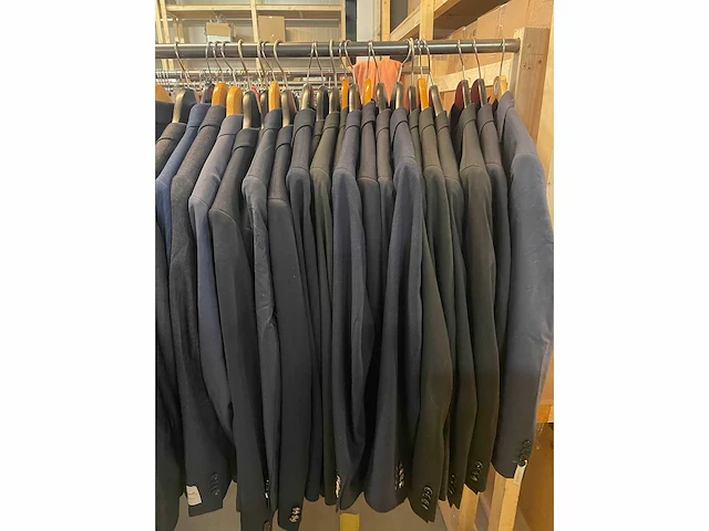 Set van 67 heren blazers, pakken en broeken van diverse merken, waaronder roy robson nieuwe items - diverse maten - afbeelding 3 van  5