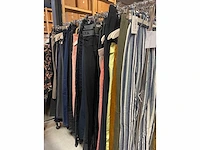 Set van 71 damesbroeken van diverse merken waaronder sandwich_, bella jones, ... nieuwe artikelen - verschillende maten - afbeelding 1 van  7