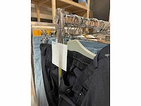 Set van 71 herenkleding met jeans, planbroeken, truien van verschillende bekende merken nieuwe artikelen - diverse maten - stang niet inbegrepen - afbeelding 3 van  6