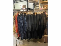 Set van 75 dameskleding van diverse bekende merken nieuwe items - diverse maten - afbeelding 3 van  4