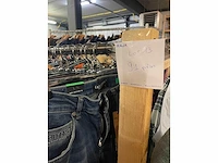 Set van 91 heren jeans van diverse merken waaronder cars jeans nieuwe items - diverse maten - afbeelding 2 van  3