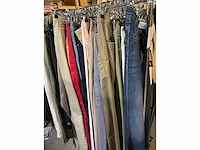 Set van 94 damesbroeken en jeans van verschillende merken nieuwe items - diverse maten - afbeelding 2 van  3