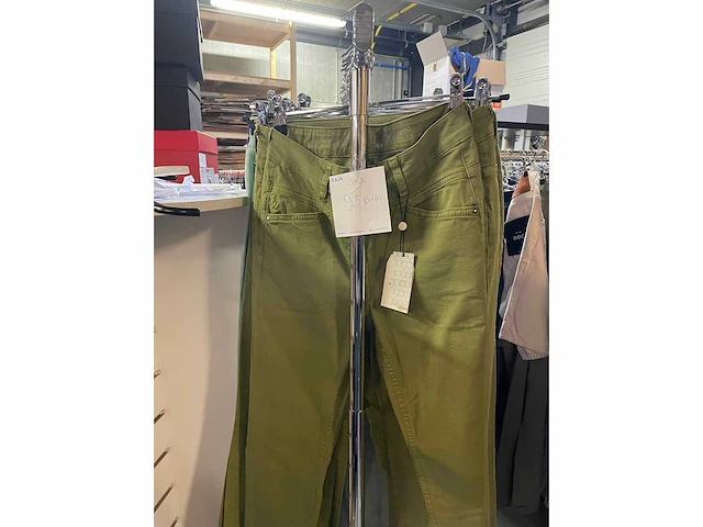 Set van 95 dames jeans en broeken van het merk sandwich_ nieuwe items - diverse maten - hengel niet inbegrepen - afbeelding 4 van  4