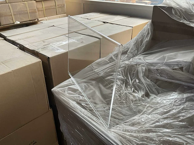 Set van a4 plexi displays/frames op standaard (1275x) - afbeelding 3 van  4