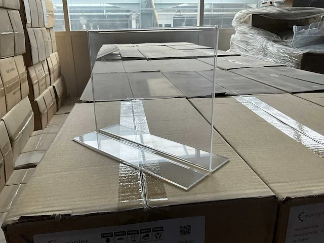Set van a5 plexi displays/frames op standaard (1560×) - afbeelding 2 van  5
