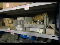 Set van diverse spijkers in doos - afbeelding 2 van  4