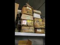 Set van diverse spijkers in doos - afbeelding 3 van  4